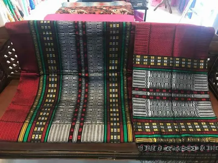 TENUN SARUNG SELENDANG