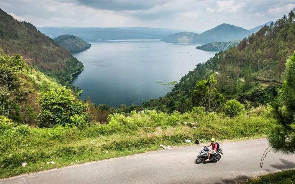 Jalan Lingkar Danau Toba Samosir