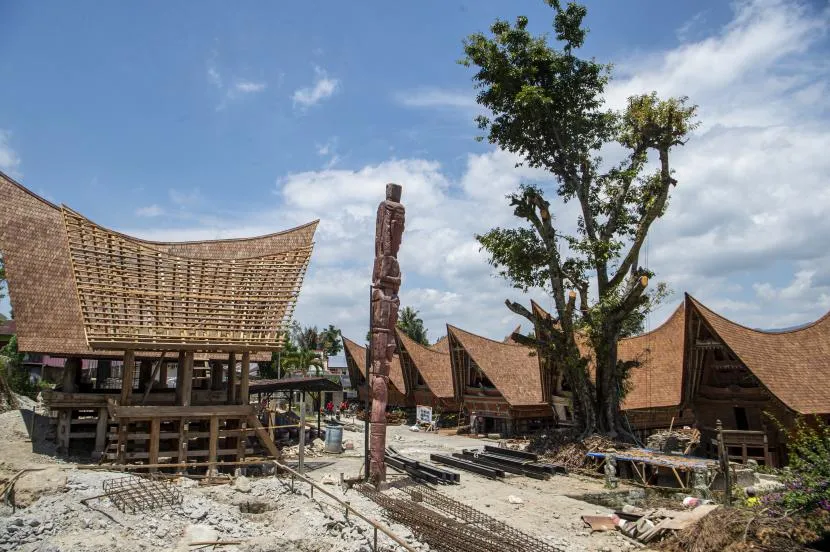 Suasana Pemugaran Kawasan Huta Siallagan Ambarita Simanindo Samosir Sumatera 210221150021 560